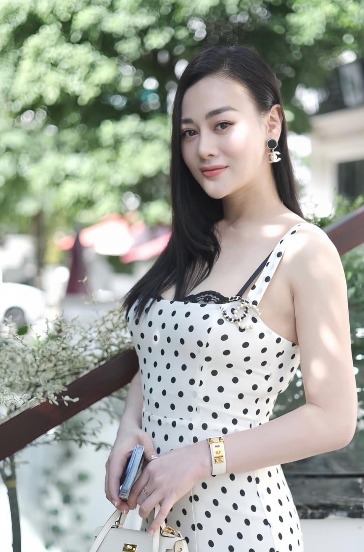 3 tháng sau sinh Phương Oanh mới đầu tập luyện nhẹ, sau đó duy trì việc tập yoga và chơi thêm bộ môn pickleball.