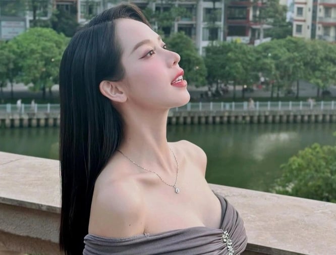Thanh Thủy là người đẹp hiếm hoi thừa nhận đã can thiệp dao kéo ngay trong nhiệm kỳ.