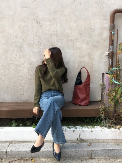 Giày búp bê là món đồ không thể quên nói tới.