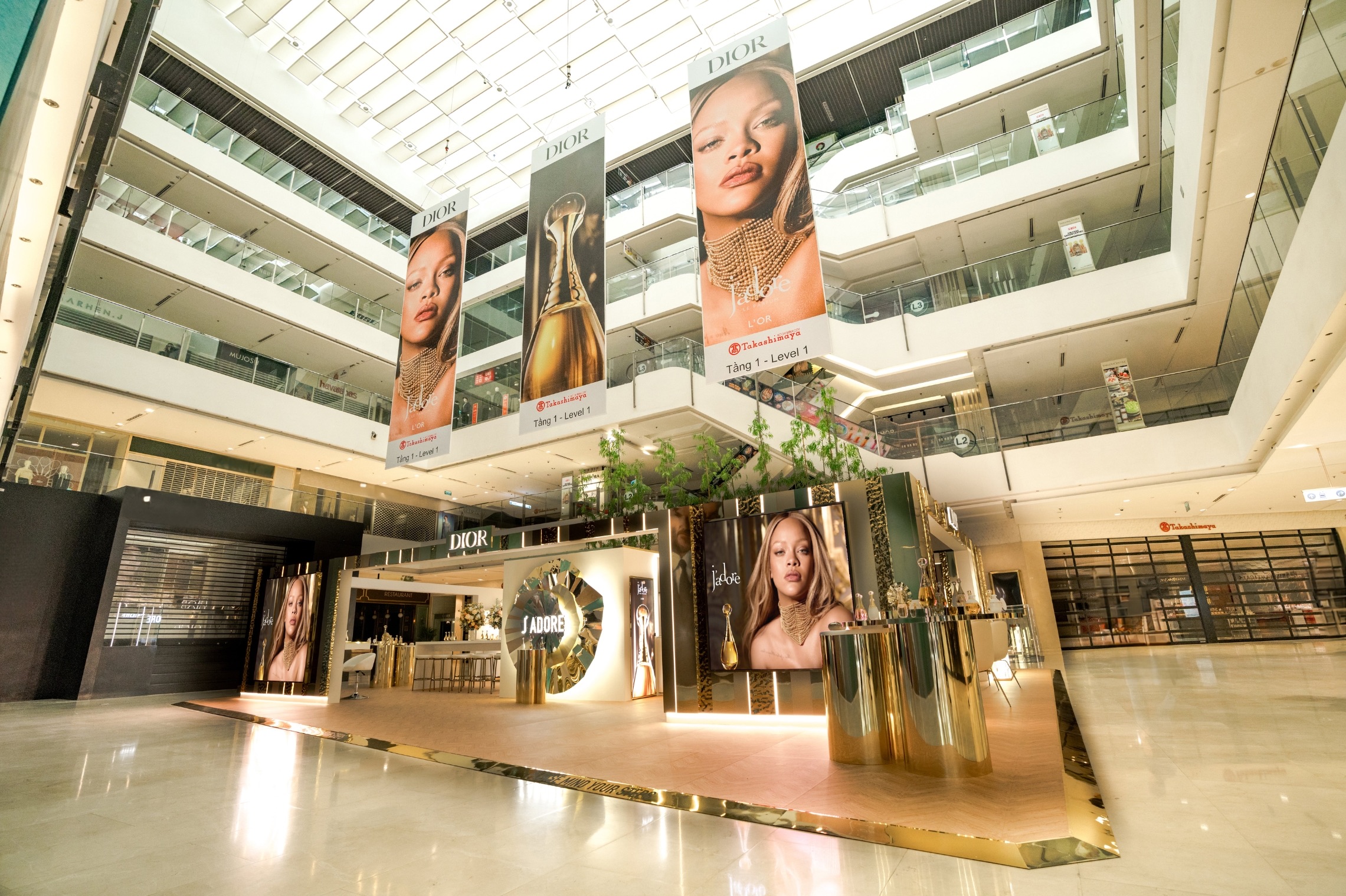 Dior - Pop-up L'or De J'adore tại thành phố Hồ Chí Minh