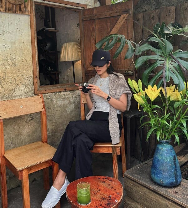 Tăng Thanh Hà thưởng thức matcha