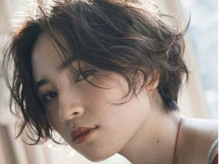 Tóc Pixie uốn xoăn nhẹ nhàng khắc phục nhược điểm của khuôn mặt
