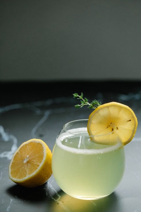 Ly nước chanh trang trí đẹp mắt