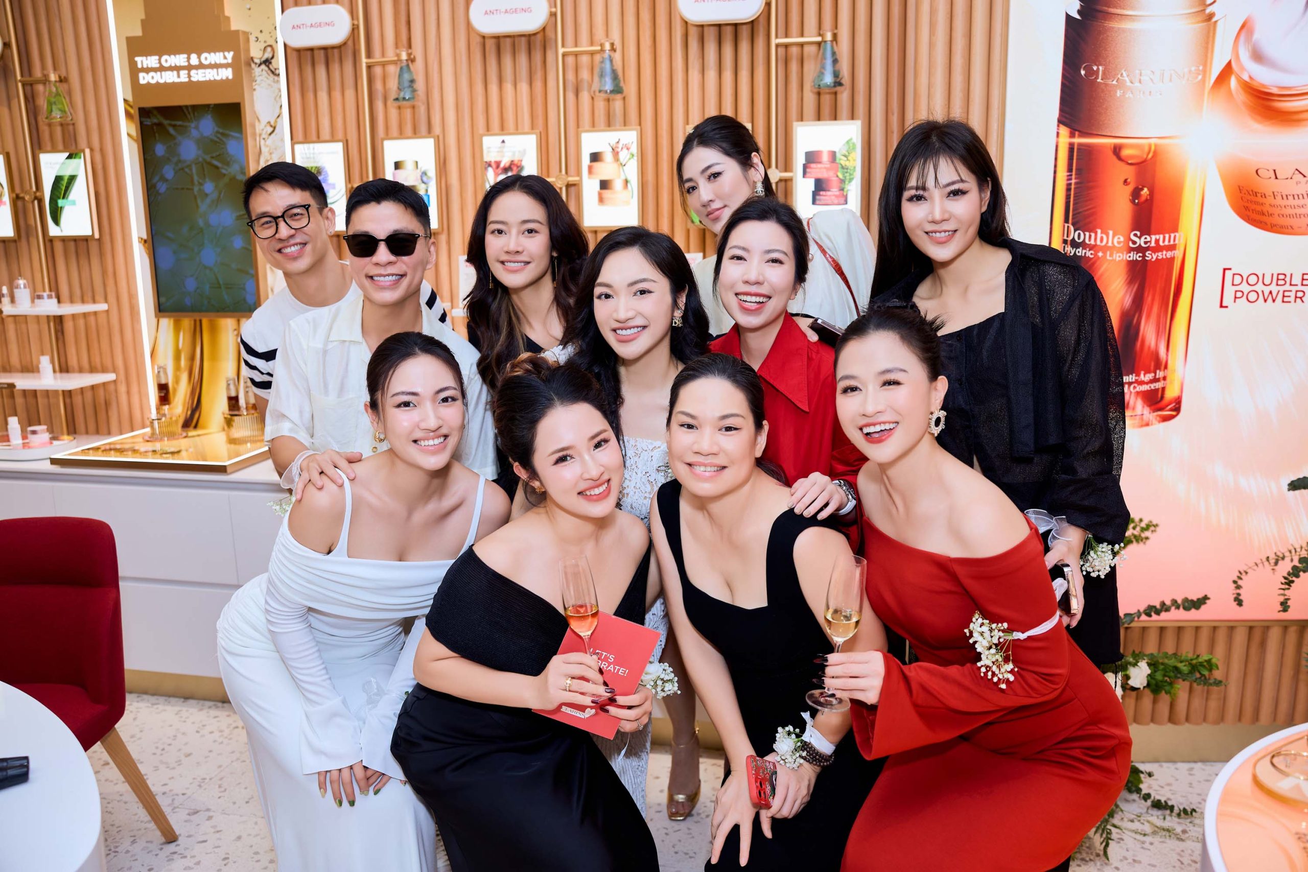 Clarins khách mời