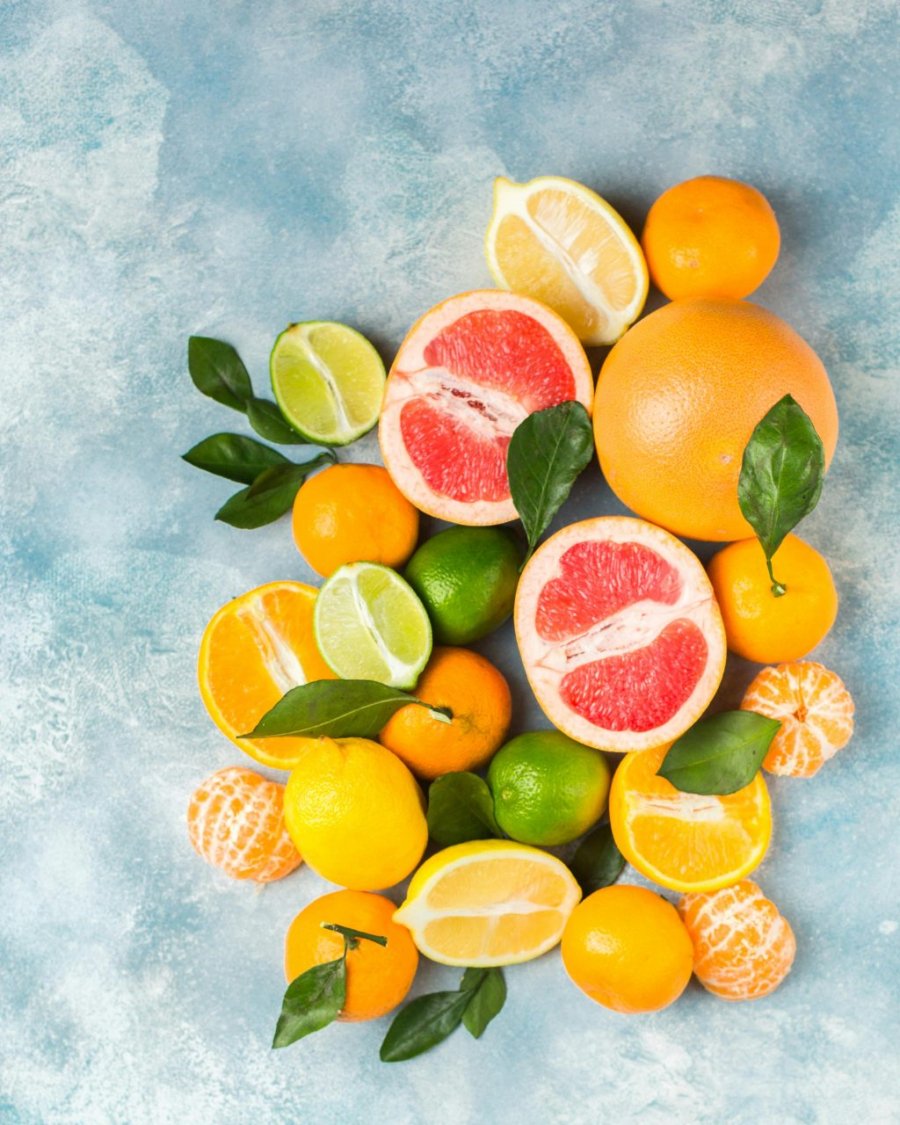 Bạn cần bổ sung các dưỡng chất quan trọng như vitamin C, vitamin E, omega-3 và các chất chống oxy hóa.
