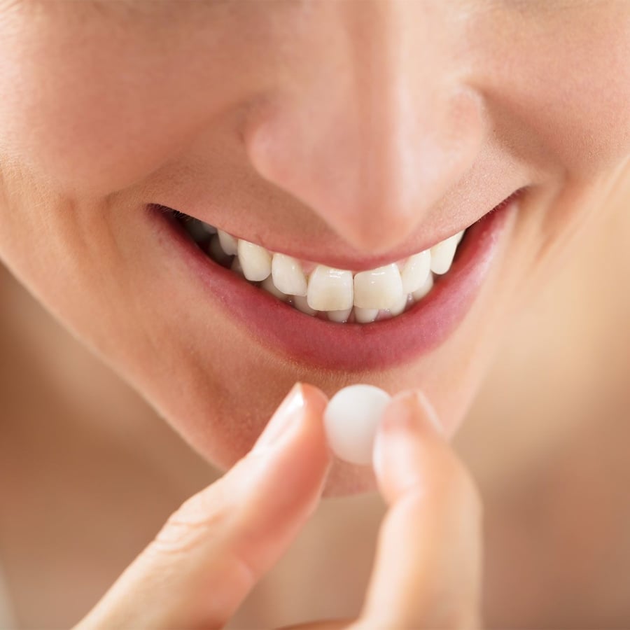 Collagen là loại protein chịu trách nhiệm cho làn da dẻo dai, vừa có trong mỹ phẩm vừa được tìm thấy trong nhiều loại thực phẩm.