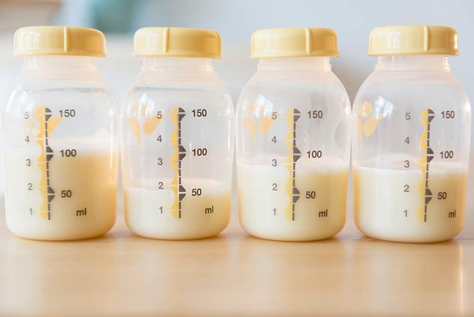 Bình sữa non Colostrum màu vàng