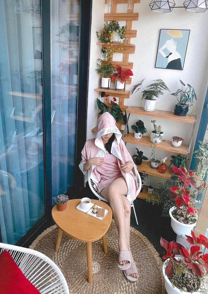 Phương Oanh đăng tải bộ ảnh cũ, thời còn độc thân thảnh thơi ngồi