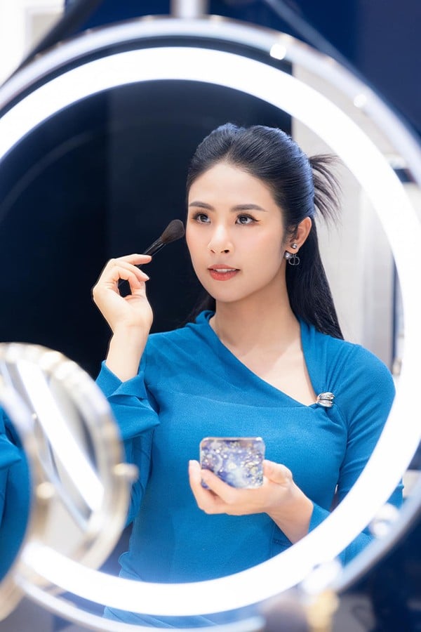 Ngoài làm đẹp cho làn da, với Hoa hậu Ngọc Hân, cô còn quan tâm đến chế độ ăn uống để giữ gìn vóc dáng.