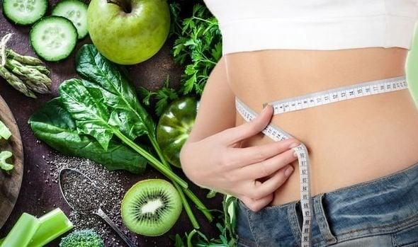 Rau chân vịt còn được gọi cải bó xôi, rau bina, rất giàu chất xơ tăng cảm giác no và hỗ trợ tiêu hóa trơn tru.
