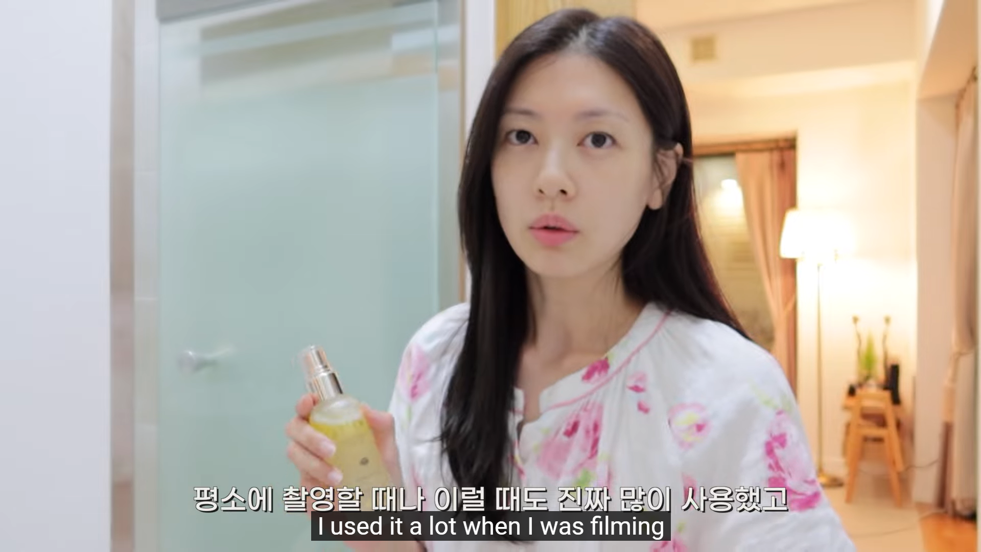jung so min sử dụng xịt khoáng d'Alba
