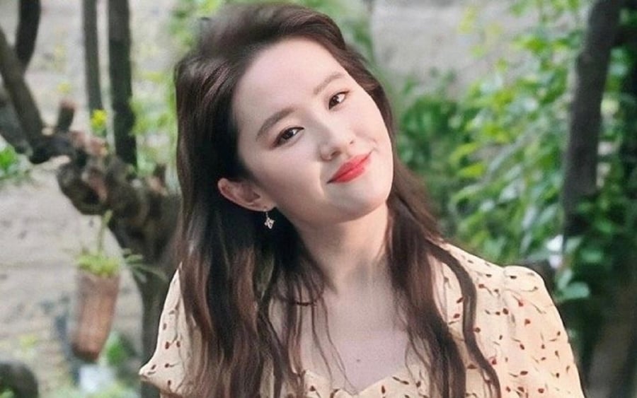Nước khoáng còn giúp da luôn căng mọng và mềm mịn.
