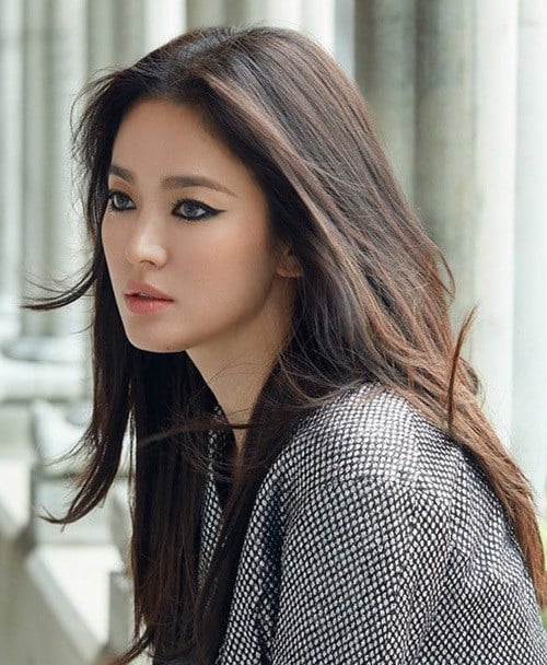 Kẻ eyeliner đậm cũng là cách trang điểm mắt lý tưởng để sống ảo.