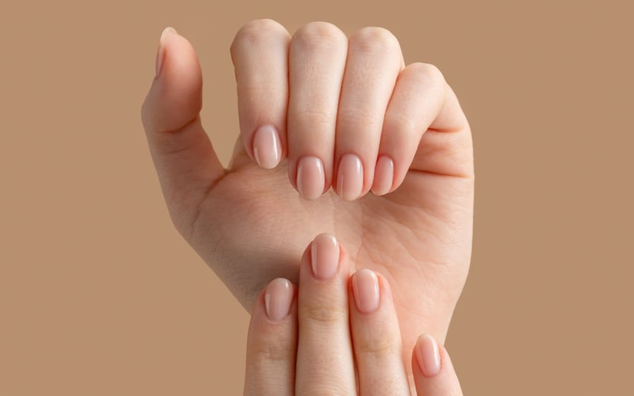 Bạn cũng có thể lựa chọn máy sấy móng bằng đèn LED, một lựa chọn an toàn hơn.