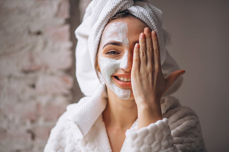 Sau bước tẩy trang, hãy dùng sữa rửa mặt có độ pH trung tính