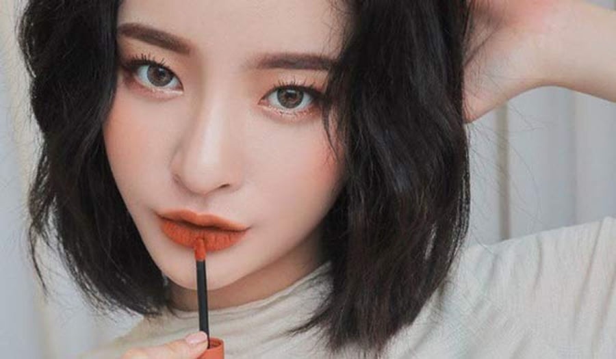 Nếu muốn có một diện mạo ấn tượng và đầy thu hút, son đỏ cam chính là lựa chọn lý tưởng.