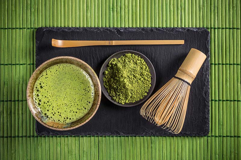 Matcha giúp làm dịu tình trạng da bị kích ứng, đồng thời hỗ trợ kiểm soát các vấn đề