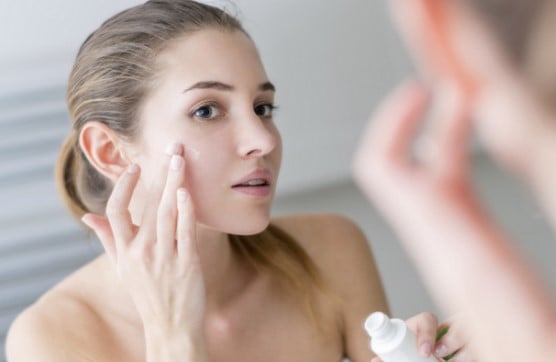 Khi mùa hanh khô đến, làn da thường xuyên phải đối mặt với tình trạng khô ráp, thiếu nước