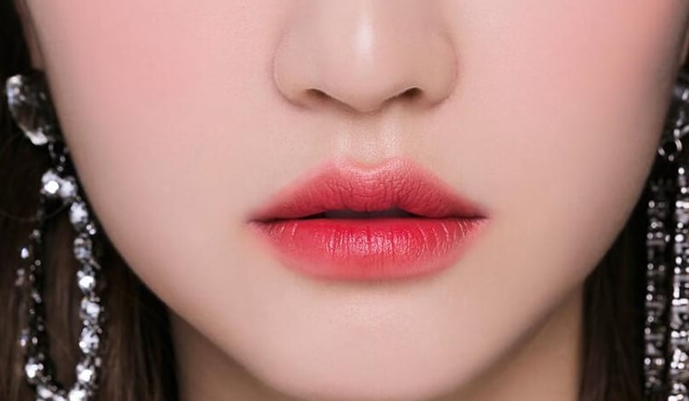 Việc lựa chọn màu son rất quan trọng vì nó quyết định sự hài hòa của tổng thể gương mặt.