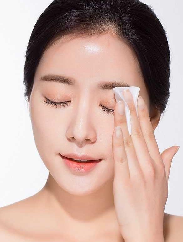 Loại tẩy trang này phù hợp với hầu hết các loại da, đặc biệt là những ai thường xuyên trang điểm.