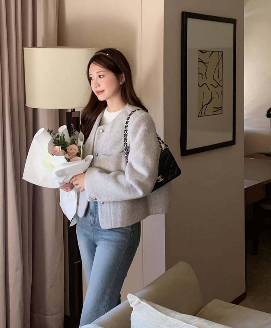 Son môi hồng nâu mang đến vẻ ngoài trưởng thành nhưng không kém phần trẻ trung.
