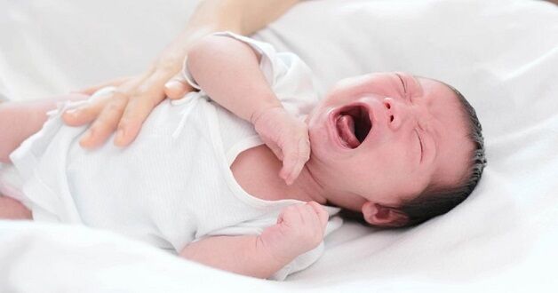 Bé hay ăn vặt, lắt nhắt cả ngày, gắt ngủ