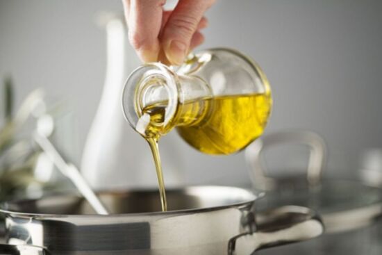 Sử dụng dầu ăn gì cho bé ăn dặm?