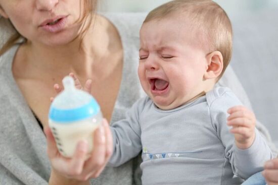 Cách rèn sữa cho bé, bé biếng ăn phải làm sao?