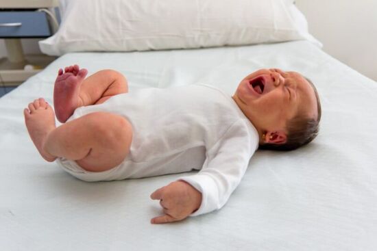 Làm sao để trẻ sơ sinh hết khóc dạ đề, quấy đêm