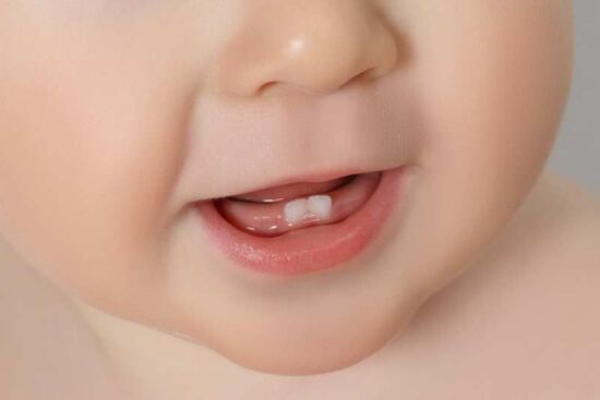 Mẹo giúp bé mọc răng không đau, không sốt