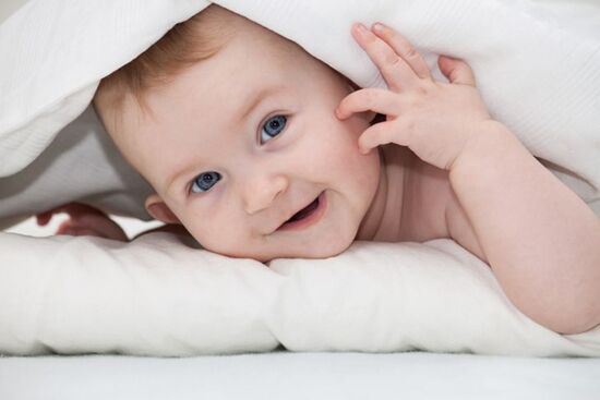 Rem sáng là gì? Cách khắc phục khi trẻ dậy quá sớm từ 3-5h sáng?