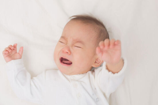 Giáo trình rèn tự ngủ và sinh hoạt - Bài 1: Con khóc