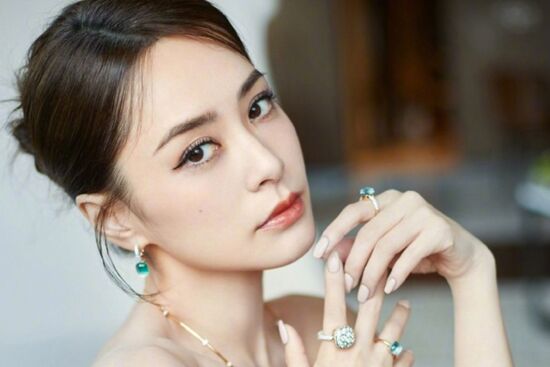 Ngọc nữ của xứ Cảng đình đám một thời giữ nhan sắc băng thanh ngọc khiết nhờ loạt tuyệt chiêu đơn giản