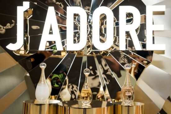 L’Or de J’adore: Hương nước hoa rực rỡ và gợi cảm từ Nhà Dior