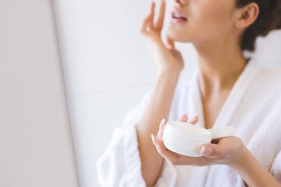 Sự khác biệt giữa kem dưỡng ban ngày và kem đêm chị em nên biết