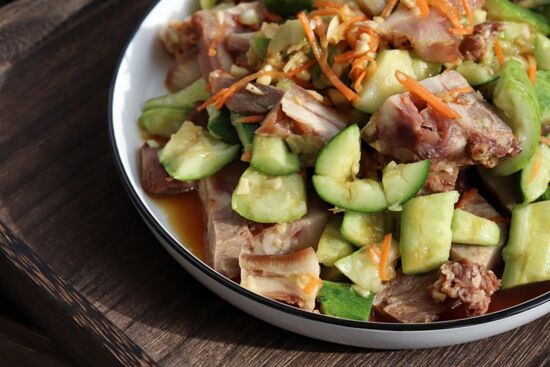Salad dưa chuột trộn thịt lợn