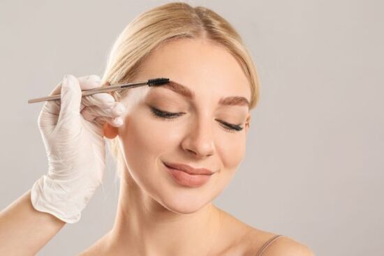 Threading hay waxing là gì? Tìm hiểu phương pháp “dọn” lông mày phù hợp