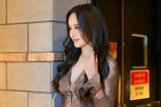 Mai Phương Thúy bị soi đeo nhẫn ngón áp út, nghi vấn chuẩn bị lên xe hoa?