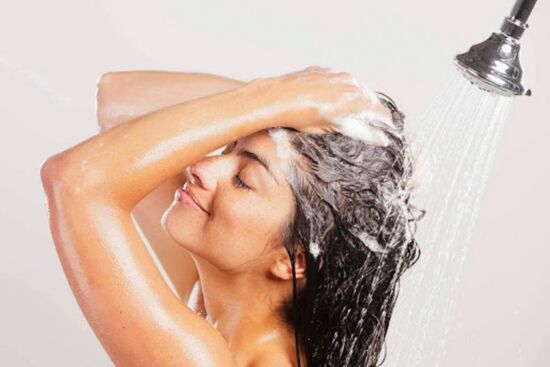 Bật mí tuyệt chiêu gội đầu 3 lần để tóc chắc khỏe suôn mượt, đánh bay gàu và dầu nhờn