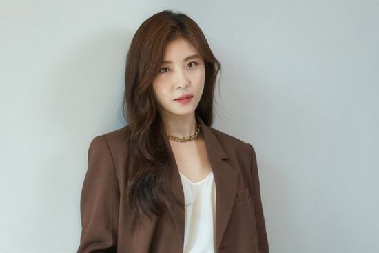 Hoàng hậu Ki Ha Ji Won bật mí tuyệt chiêu giữ da đẹp quanh năm, chăm chỉ loại quả bán đầy chợ này