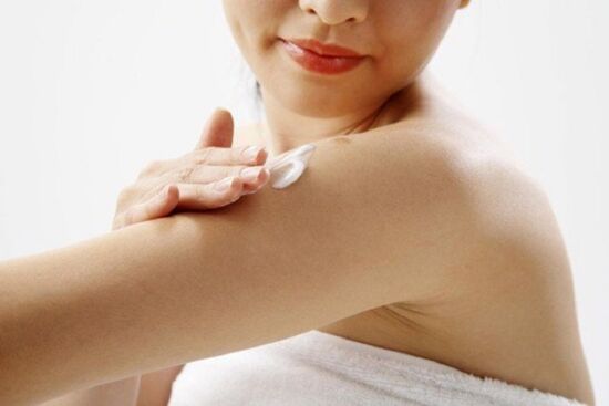 Thoa kem dưỡng thể sẽ phản tác dụng nếu chúng ta duy trì 3 sai lầm này
