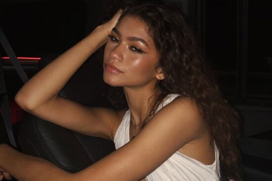 Zendaya bật mí 6 mẹo đơn giản giúp duy trì làn da căng bóng đến mái tóc quyến rũ