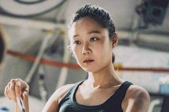 Chị đẹp Gong Hyo Jin bật mí tuyệt chiêu bảo dưỡng nhan sắc trẻ trung ở tuổi 45