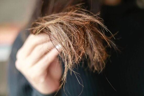 Điểm danh những sai lầm nghiêm trọng khiến cho mái tóc trở nên khô xơ, nhanh bay màu