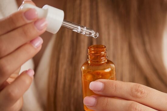 4 loại dầu dưỡng tóc nên thêm vào thói quen hàng ngày của bạn để có mái tóc dày hơn và bóng mượt hơn