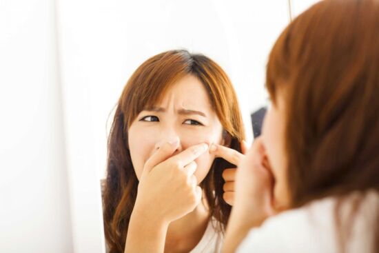 Có nên nặn mụn hay không?