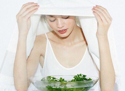 Hướng dẫn xông mặt trị mụn ẩn bằng các nguyên liệu thiên nhiên