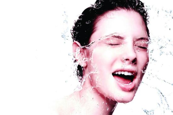 Hyaluronic acid (HA) – Thành phần quan trọng cho làn da tươi trẻ và căng bóng