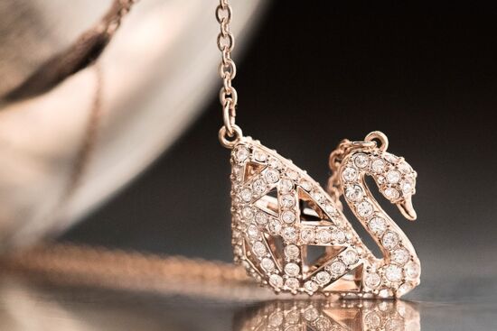 Swarovski - Nhãn hiệu thời trang toàn cầu mang đến sự đẳng cấp, tinh tế và sang trọng