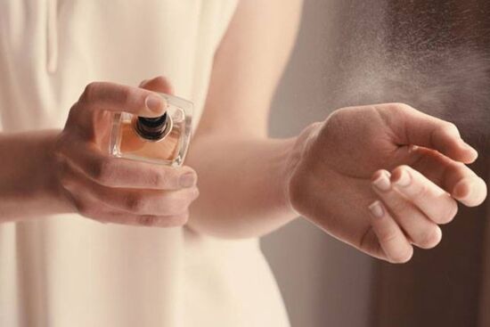 5 vị trí xịt nước hoa giúp thơm lâu cả ngày